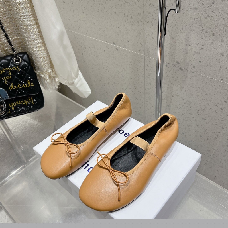 Other flat shoes